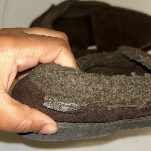Dearfoams Brown Men's Slippers - Picture 2 of 6